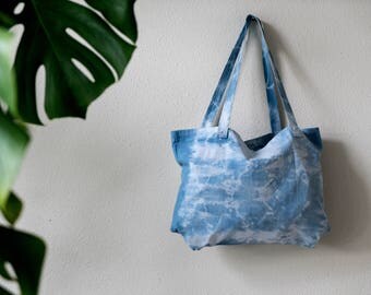 Sustainable cotton bag-dyed with natural indigo