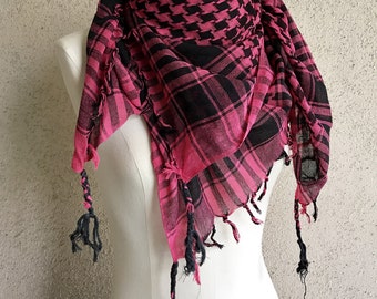 Kefiyah scarf in rasberry