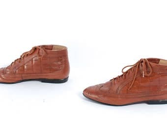 size 9 QUILTED brown leather 80s LACE UP ankle boots