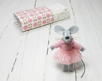 Stuffed animal felt mouse in matchbox valentine miniature kit newborn girl gift travel buddies miniature animal wool felt mouse animal pink