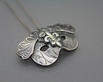 mask necklace|mask jewelry|mardi gras jewelry|mardi gras mask|new orleans jewelry|new orleans pendant|saints jewelry