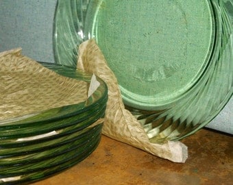 Pyrex green salad plates eight 8