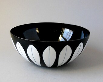 Vintage CATHRINEHOLM Norway LOTUS 24cm Serving BOWL White on Black Enamel 10x4 Bowl Mid Century Danish Modern Scandinavian Retro VGd Cond