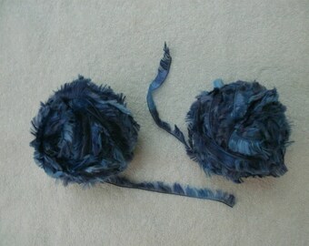 Bernat Boa eyelash yarn Bluebird - lot of 2 balls