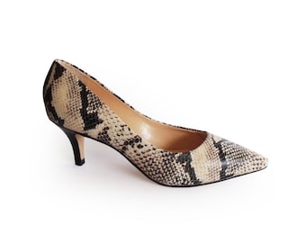 Pumps sale, Leather pumps, Snake heels, Pumps shoes, Bridesmaid shoes, Leather shoes, Snake pattern, High heel shoes, Womens pumps