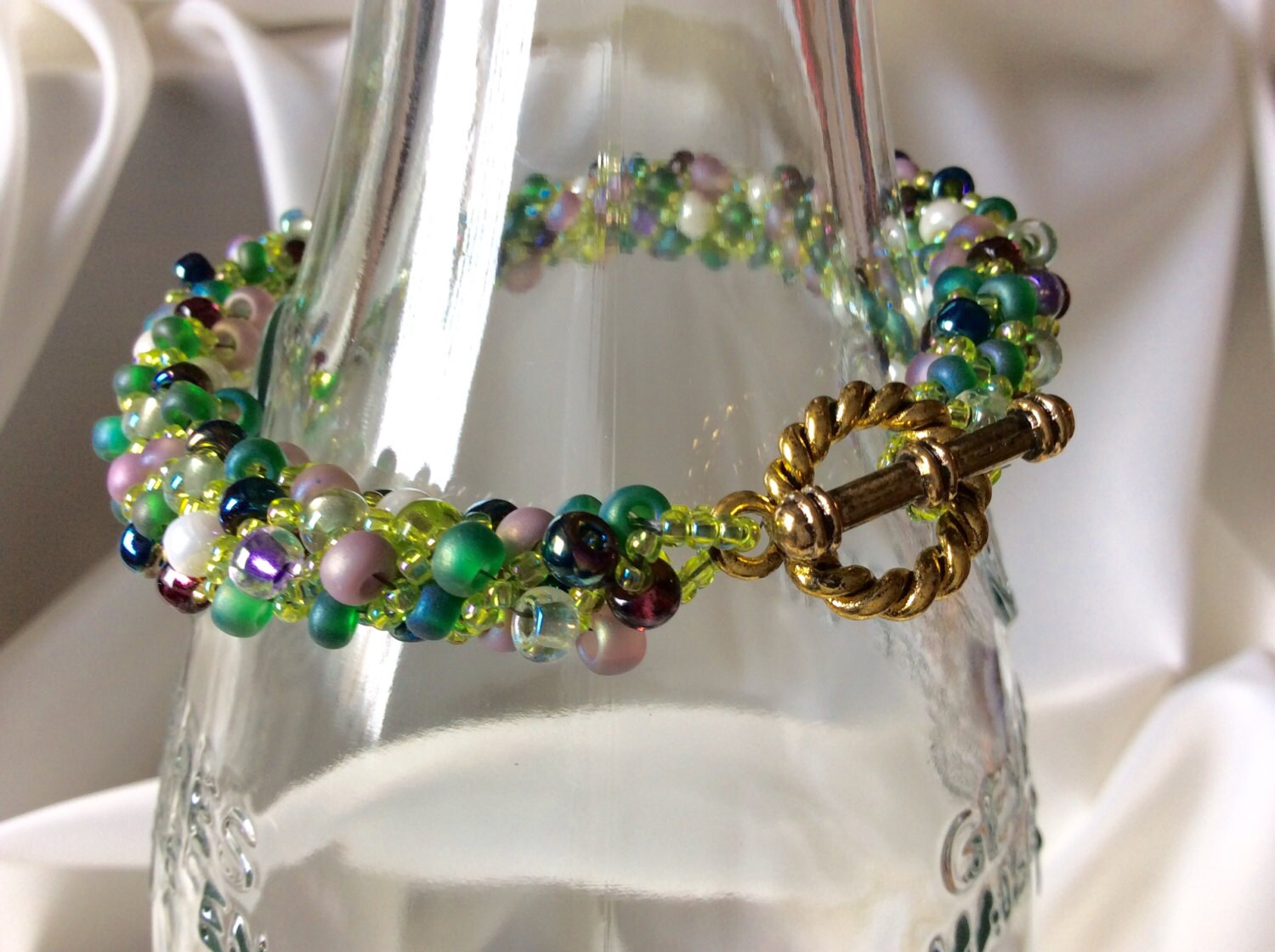 Spring color bracelet hand beaded gold toggle bracelet