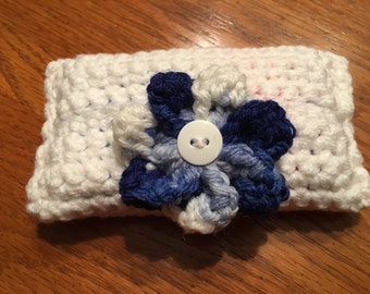 tissue holder, travel tissue, pocket tissue, purse tissue, gift idea, party favor, game prize, daisy, white, blue, purse tissue pouch