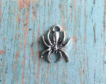 8 Spider charms antique silver tone - silver spider charm, insect charms, Halloween charms, creepy charms, spider pendant, bug charm, HH9