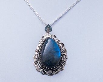 Labradorite Necklace ~ Labradorite Pendant Necklace ~ Sterling Silver Labradorite Necklace ~ Blue Gemstone Silver Necklace ~ Blue Flash