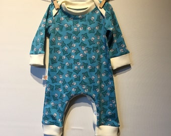 Playsuit with toads Chair, ecological produced cotton, envelope closure, mt 56. Between the legs a press Stud fastening.