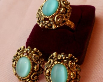 Rare Czarina Sarah Coventry Set Antiqued Gold Filigree with Blue Moonstone-like Cabochons Sizable Ring & Earrings Demi-Parure