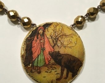 Necklace with Pendant in gold leaf. "Little Red Riding Hood"