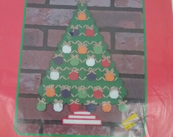 Vintage ChristmasTemptations 3217 O Tannenbaum Advent Calendar Needlework 1993 New Old Stock