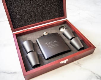 Personalized Flask Set with Shot Glasses , wooden box with customized flask, Groomsman Gifts, Best man Gifts. Grooms Gift, weddings gifts
