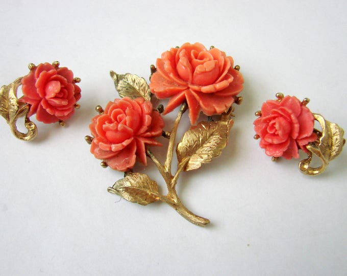 Mid Century Vintage Carved Coral Celluloid Demi Parure / Carved Celluloid Brooch / Carved Celluloid Clip Earrings / Roses / 1960s