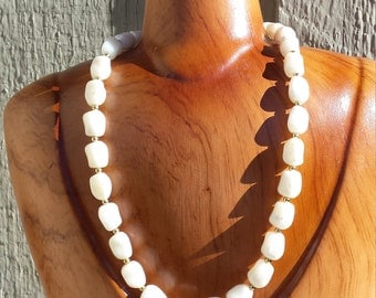 TRIFARI Ivory White Marbled Faux Gemstone Lucite Plastic Nugget & Gold Metal Bead 18" Summer Necklace Jewelry Jewellery