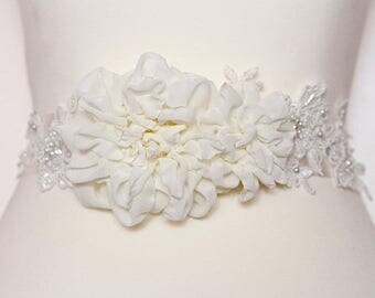 Bridal ivory sash, floral sash, flowers sash wedding pearls sash, ivory flower romantic wedding accessories lace