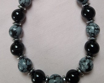 Minimalist grey-black chain