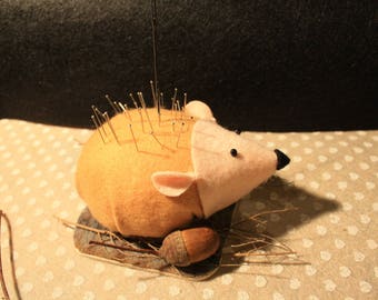 Quilted needle / worn felt Hedgehog pins