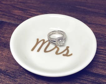 Mrs Ring Dish | Personalized Engagement Ring Dish | Bridal Shower Gift | Ring Holder | Engagement Gift | Engagement Ring Holder | Jewelry Di