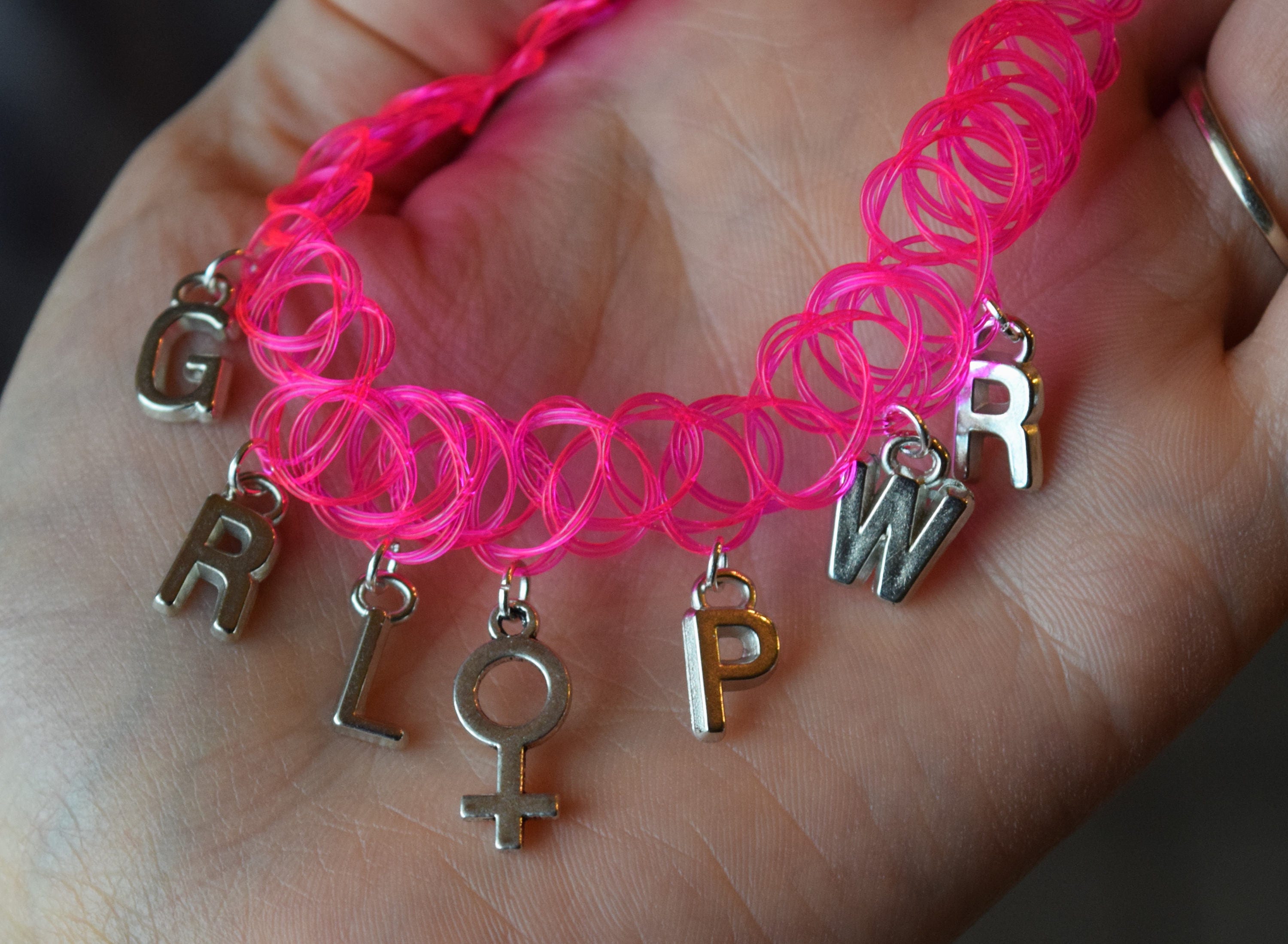 grl pwr choker w venus symbol charm pink stretchy grl pwr choker w venus symbol charm pink stretchy