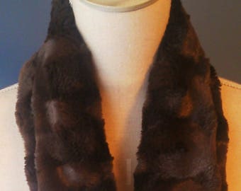 Écharpe en fausse fourrure marron ras de cou pour petite fille !