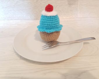 Dinette cake, cake has Blueberry, whipped cream and cherry made in crochet