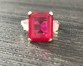 14k Synthetic ruby and moonstone vintage ring