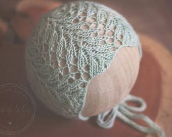 Violet Newborn Bonnet Knitting Pattern, Knit Prop Pattern, Knitting Photography Prop Pattern, Knit Bonnet Pattern, Newborn Bonnet