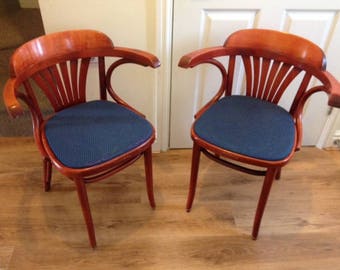 SOLD - A pair of vintage Art deco Bentwood Chairs / Une paire de chaises en bois cintré