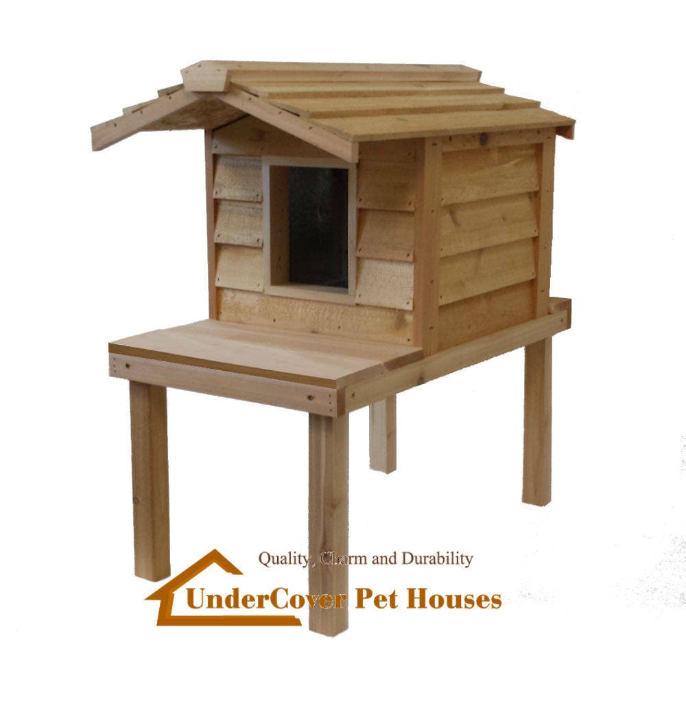 Small Insulated Cat House with Platform and Extended Roof