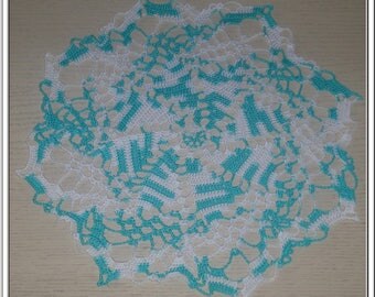 DOILY MITIGATES WHITE AND PASTEL BLUE - HANDMADE - 31 CM NEW