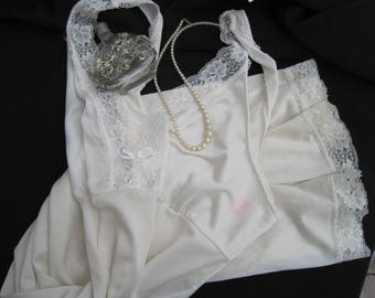 Vintage nylon slip, full slip, vintage nylon slip, White nylon slip