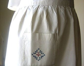 APRON Kitchen Skirt Bottom Cover PINAFORE Vintage Red White BLUE Embroidered