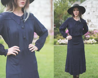 Vintage 1940s medium / large navy blue rayon crepe dress - long sleeved - pleated / pointed collar / button down / ww11 era / swing dress