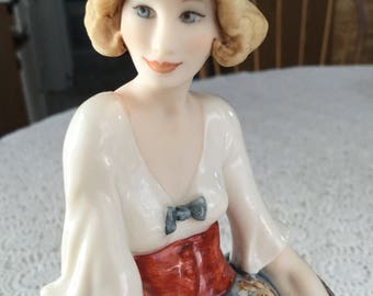 Giuseppe Armani Florence Italy woman with umbrella figurine signed