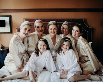 Bridesmaid Robes, Set of 7, Satin Robes, Bridesmaids Gifts, Wedding Party, Monogrammed Bridal Party Robes, Silk Bridesmaid Robes, Silk Robe
