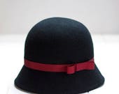 Talla L (58-59cms) - Sombrero de Fieltro Negro con detalle de cinta grosgrain y lazo granate, black friday