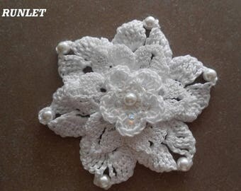 whire crochet flower