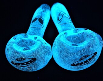 Double Aliens Glow in the Dark Glass Pipe * Galaxy Pipes * Cute Pipes * Tobacco Pipe * Cool Pipe * Cheap Pipes * Unique Pipes * Trippy Pipes