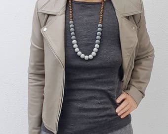 Chunky gray resin and natural wooden bead necklace - Grey beaded necklace
