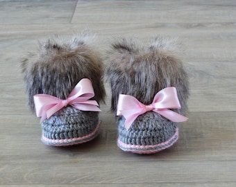 Faux fur baby girl Booties - Gray and pink - Newborn winter Boots - Crochet Toddler slippers - Baby Uggs - Baby girl gift - Baby girl shoes