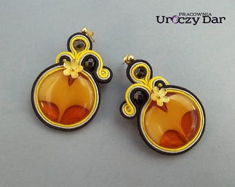 Soutache earrings with amber