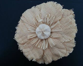 GRANDE FLEUR EN Paille Naturelle Sur Epingle