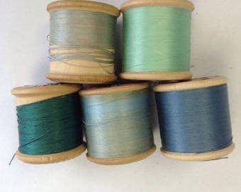 5 Silko wooden cotton reels with thread