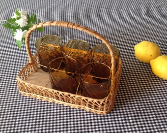 Wire basket with 5 glasses / basket and five glasses