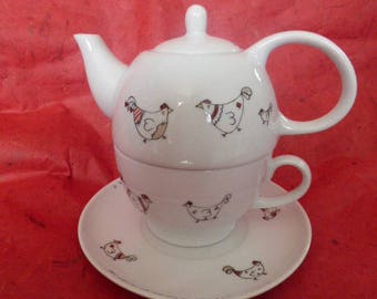 Egoiste "red chicks and linen" porcelain hand painted