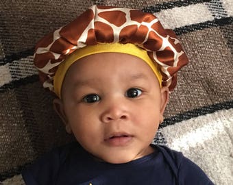 KRADDLE KAP satin bonnet GOLDEN. Medium only