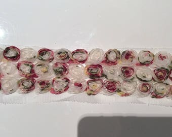 Ribbon flower 5 cm wide red and green embossed