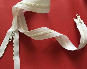 Separable closure and open on 2 sides 54 cm long white